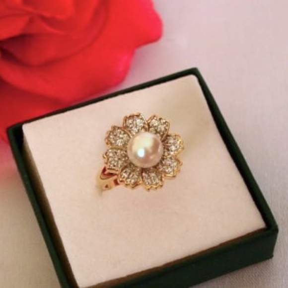 Pearl in a Patel of Paved setting Cubic Zirconia 18K gold-filled Ring Size 7 - Picture 3 of 4